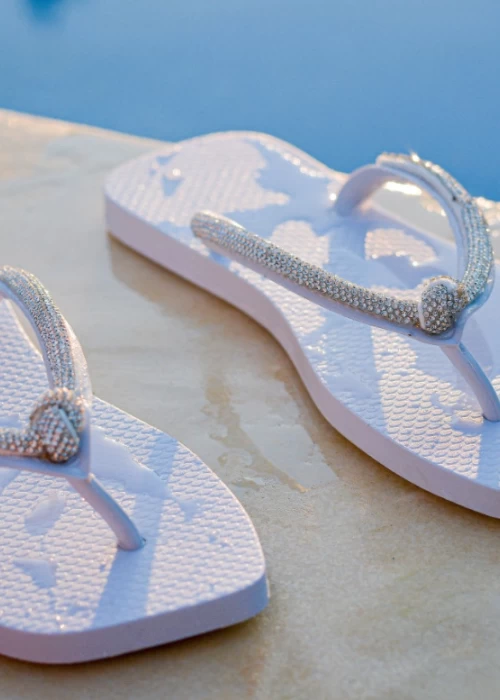 chinelo branco brilho